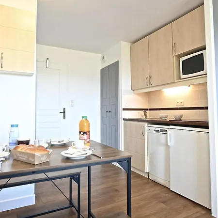 Apartment Le Village - C7 351 By Interhome شقة Saint-Raphaël