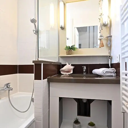 Apartment Le Village - C7 351 By Interhome شقة Saint-Raphaël
